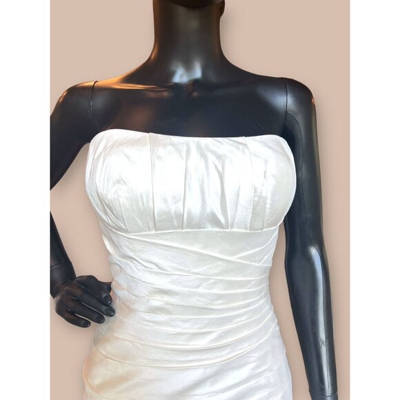 Ivory Raw Silk Strapless Sweetheart Neckline Wedding Gown - Picture 3 of 9